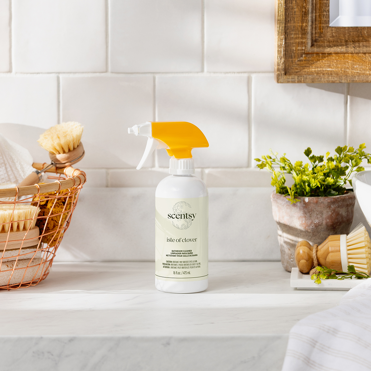 Isle of Clover Bathroom Cleaner photo 2