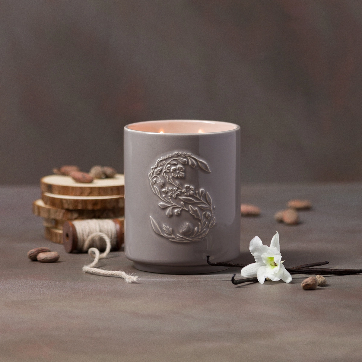 Cocoa Cashmere Scented Candle photo 1