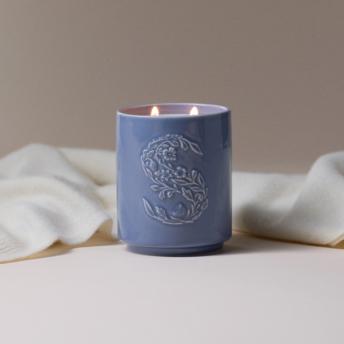 Pure Cashmere Scented Candle photo 1