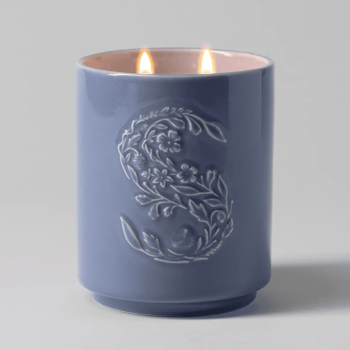 Pure Cashmere Scented Candle photo 2