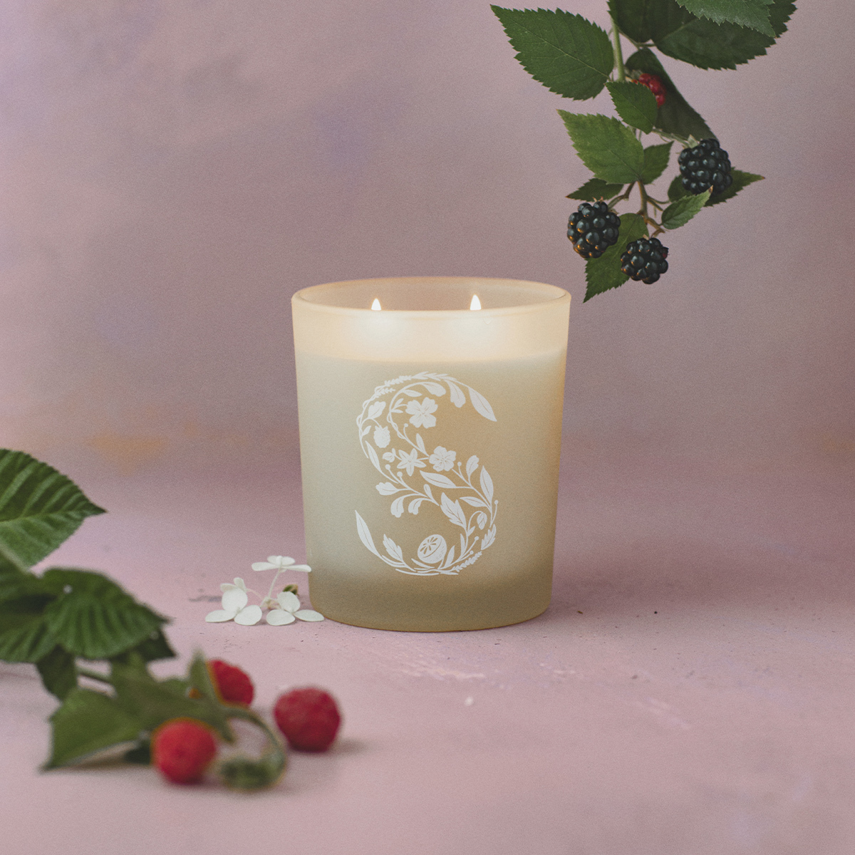 Black Raspberry Vanilla Scented Candle photo 4