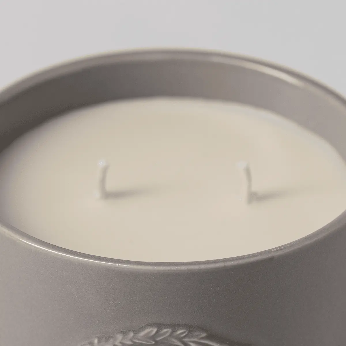Pure Cashmere Scented Candle photo 4